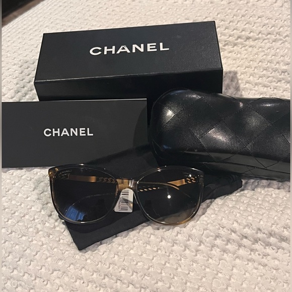Authentic Chanel 5352 Polarized Tortoise Brown Chain Sunglasses - Picture 3 of 8